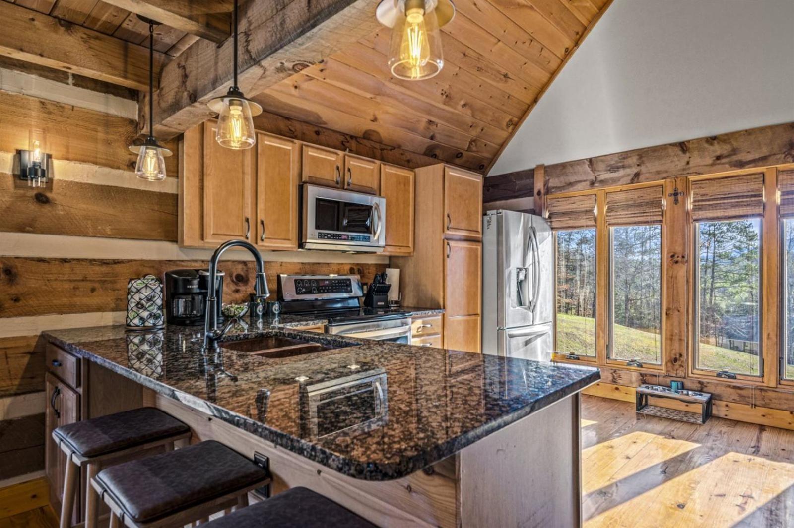 Hidden Star Hideaway-Blackberry Farm-Smoky Mtn Nat Park-Hot Tub- Fire Pit- Fenced Yard- Pet Friendly Walland Bagian luar foto