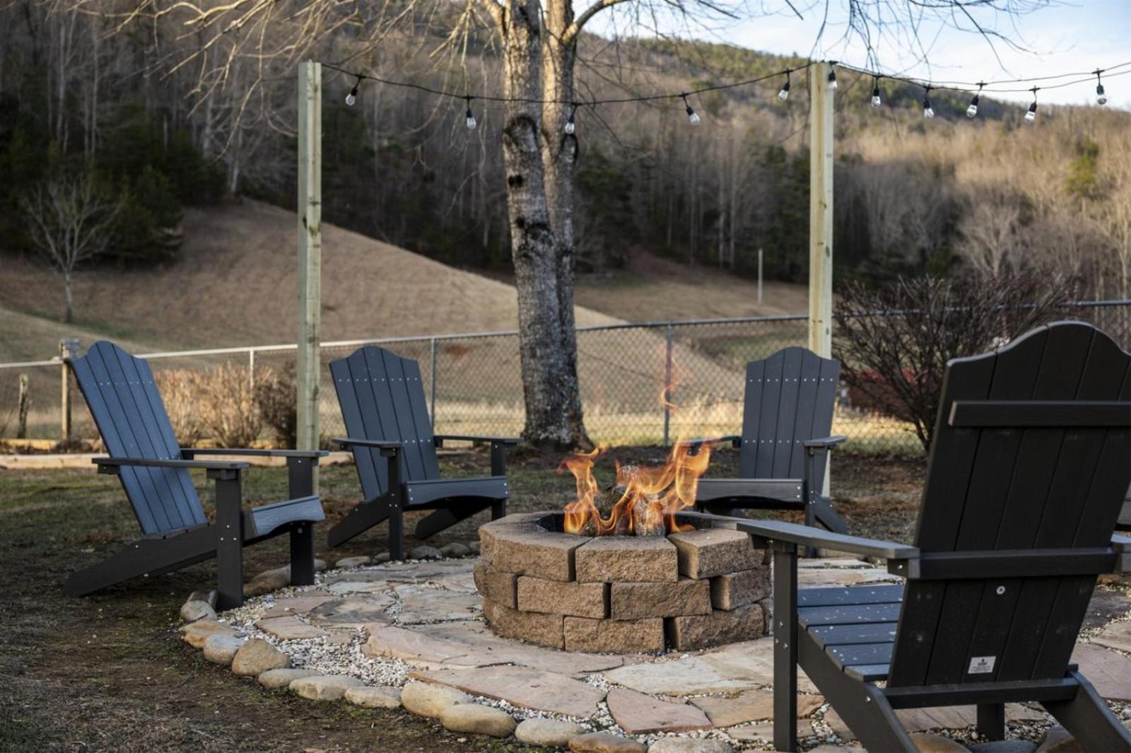 Hidden Star Hideaway-Blackberry Farm-Smoky Mtn Nat Park-Hot Tub- Fire Pit- Fenced Yard- Pet Friendly Walland Bagian luar foto