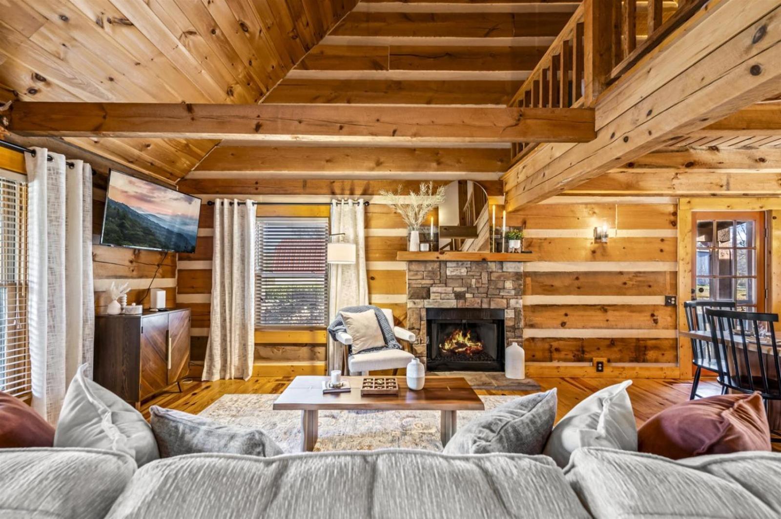 Hidden Star Hideaway-Blackberry Farm-Smoky Mtn Nat Park-Hot Tub- Fire Pit- Fenced Yard- Pet Friendly Walland Bagian luar foto