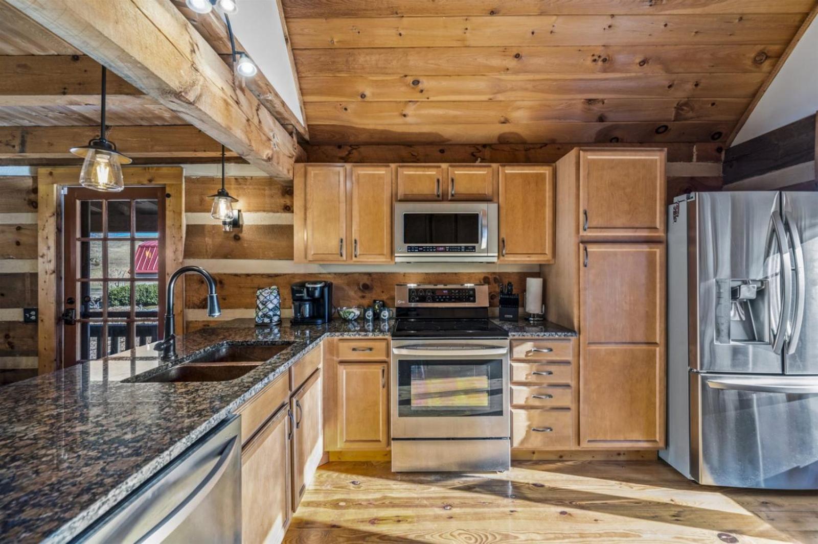 Hidden Star Hideaway-Blackberry Farm-Smoky Mtn Nat Park-Hot Tub- Fire Pit- Fenced Yard- Pet Friendly Walland Bagian luar foto