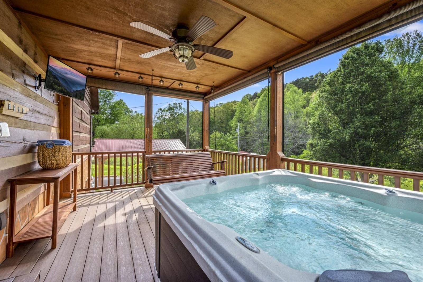 Hidden Star Hideaway-Blackberry Farm-Smoky Mtn Nat Park-Hot Tub- Fire Pit- Fenced Yard- Pet Friendly Walland Bagian luar foto