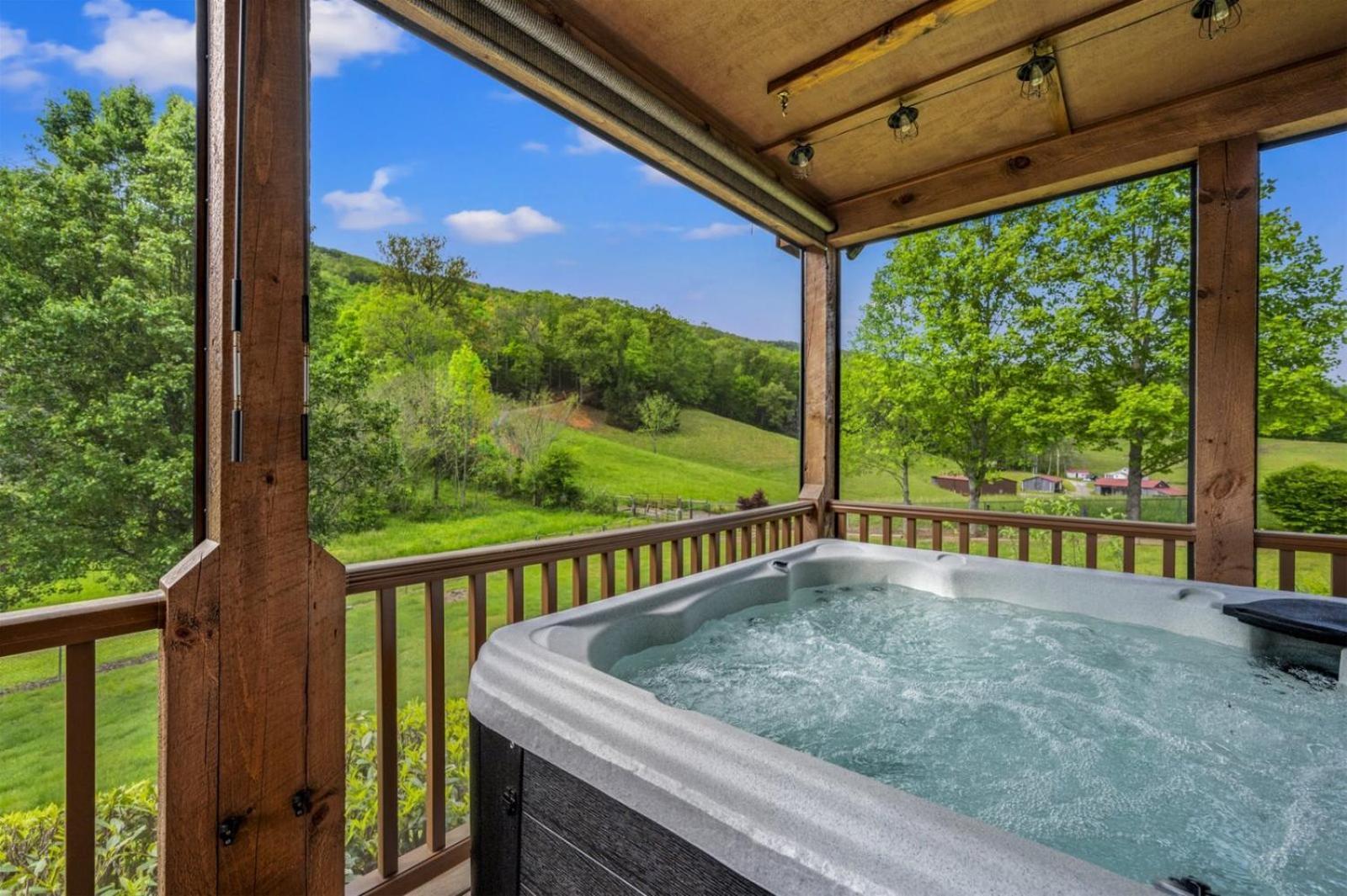 Hidden Star Hideaway-Blackberry Farm-Smoky Mtn Nat Park-Hot Tub- Fire Pit- Fenced Yard- Pet Friendly Walland Bagian luar foto