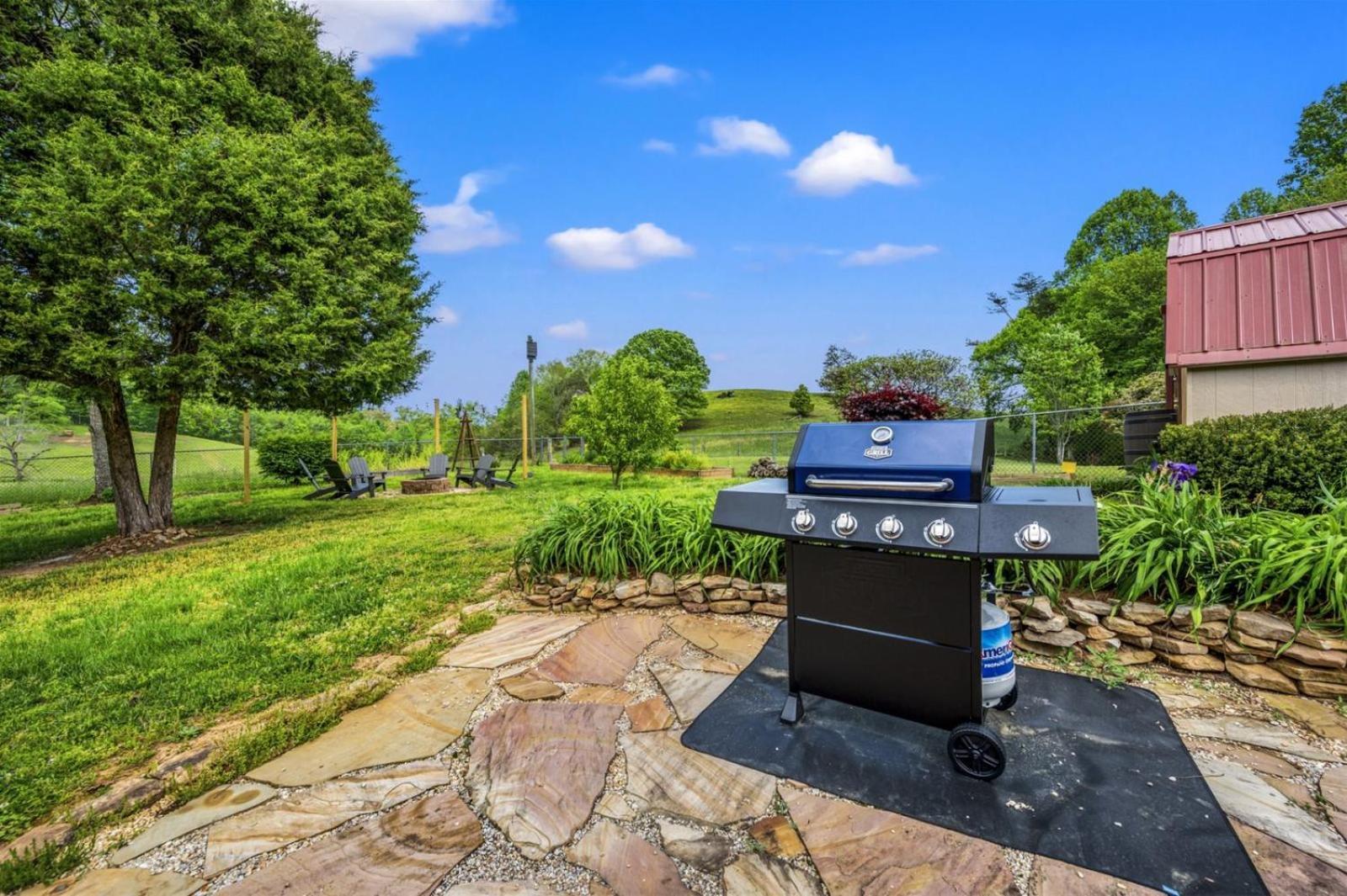 Hidden Star Hideaway-Blackberry Farm-Smoky Mtn Nat Park-Hot Tub- Fire Pit- Fenced Yard- Pet Friendly Walland Bagian luar foto
