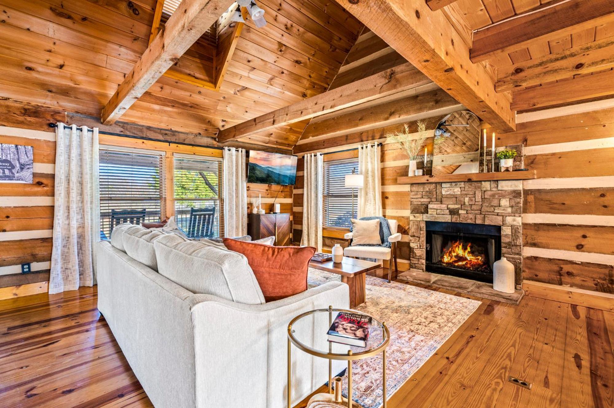 Hidden Star Hideaway-Blackberry Farm-Smoky Mtn Nat Park-Hot Tub- Fire Pit- Fenced Yard- Pet Friendly Walland Bagian luar foto
